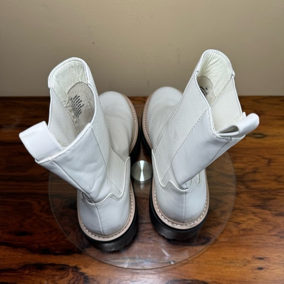 Open Edit Mya Lug Sole Chelsea Boot in white - Picture 10 of 15